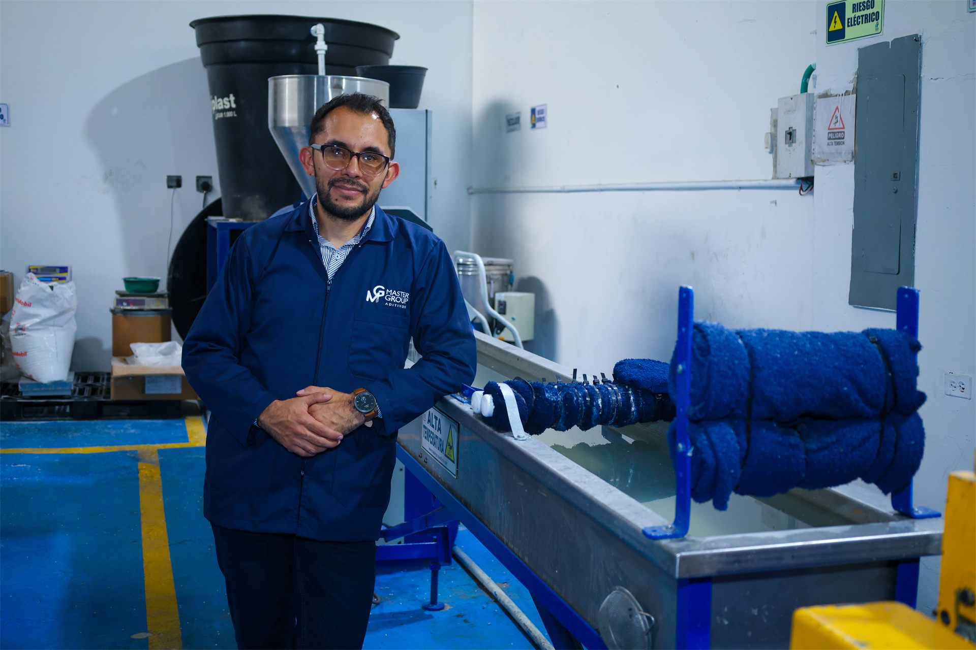 Asesor técnico de Master Group Aditivos en planta
